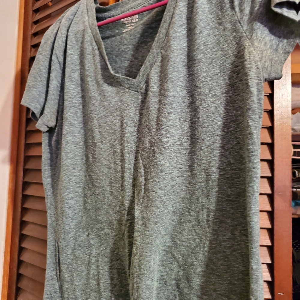 Classic v neck t-shirt